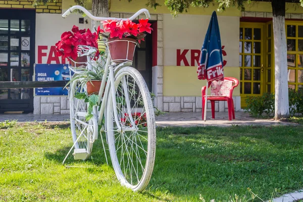 Srbobran Town Serbia Novi Sad Serbia White Bicycles Decoration Front — Foto de Stock