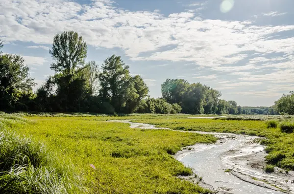 Ulusal Park 'ın güzel panoramik manzarası - Sodros, yaz sonundan önce.