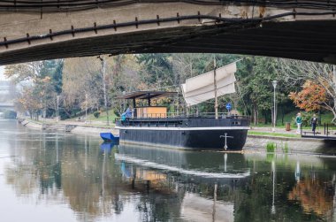 Timisoara, Romanya - 29 Ekim 2016: Romanya 'daki şehir parkı.