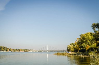 Novi Sad, Sırbistan - 16 Ekim. 2017: Sırbistan 'ın Novi Sad kentindeki Özgürlük Köprüsü' nde.