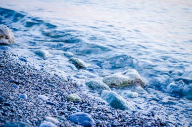 Yakın görüş. Yunanistan 'ın Leptokarya plajındaki taş.