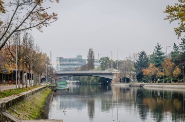 Timisoara, Romanya - 29 Ekim 2016: Romanya 'daki şehir parkı.