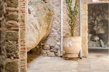 Yunanistan 'daki Meteor Dağı' nın kayalıklarında bulunan Büyük Meteor Ortodoks Manastırı manzarası, Haziran 2018.