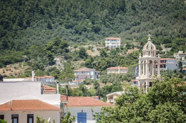 Evia Adası, Yunanistan - 28 Haziran. 2020: Yunanistan 'daki Skiathos adasının panoraması. Yunanistan 'daki Skiathos adasının Panorama manzarası.