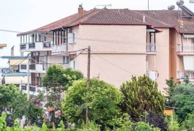 Leptokarya, Yunanistan - 10 Haziran 2018: Yunanistan 'ın Leptokarya kentindeki küçük ve sessiz bir otelin teraslarının manzarası .