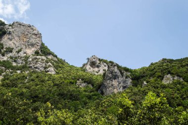 Yunanistan 'ın Litochoro köyü yakınlarındaki Olimpos Dağı' nda Enipez Nehri Kanyonu.