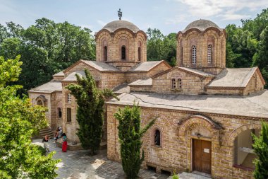 Leptokarya, Yunanistan - 07 Haziran 2018: Olympus - St. Dionysius Yeni Ortodoks Manastırı Litohoro Köyü .