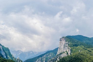 Yunanistan 'ın Stavros kentindeki gözcü noktasından Olimpos Dağı' nın panoramik manzarası.