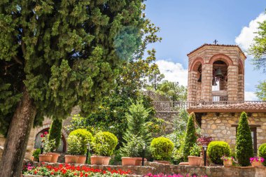 Yunanistan 'daki Meteor Dağı' nın kayalıklarında bulunan Büyük Meteor Ortodoks Manastırı manzarası, Haziran 2018.