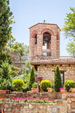 Yunanistan 'daki Meteor Dağı' nın kayalıklarında bulunan Büyük Meteor Ortodoks Manastırı manzarası, Haziran 2018.