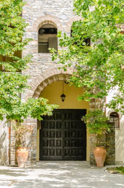 Leptokarya, Yunanistan - 07 Haziran 2018: Olympus - St. Dionysius Yeni Ortodoks Manastırı Litohoro Köyü .