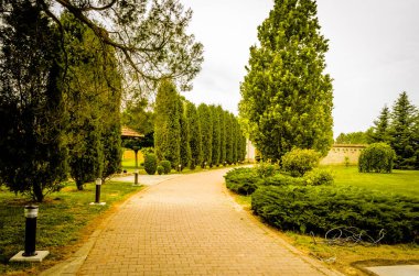 Kovilj Manastırı, Voyvodina 'nın (Sırbistan) Baka kentindeki Sırp Ortodoks Kilisesi' ne bağlı bir manastır. Novi Sad yakınlarındaki Kovilj köyünün yanında yer almaktadır - seyahat mimarisi geçmişi.