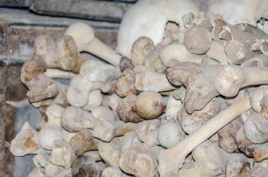 Kalambaka, Yunanistan - 10 Haziran 2018: Teselya Ovası 'nın kuzeybatısındaki Kalambaka kasabası yakınlarındaki Büyük Meteor Manastırı' nda yıllar boyunca ölen rahiplerin kutsal kemikleri.