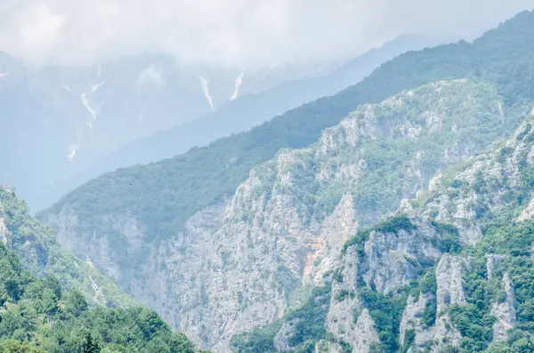 Yunanistan 'ın Stavros kentindeki gözcü noktasından Olimpos Dağı' nın panoramik manzarası.
