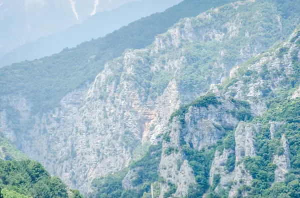 Yunanistan 'ın Stavros kentindeki gözcü noktasından Olimpos Dağı' nın panoramik manzarası.