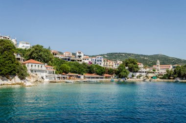 Evia Adası, Yunanistan - 28 Haziran. 2020: Yunanistan 'daki Skiathos adasının panoraması. Yunanistan 'daki Skiathos adasının Panorama manzarası.