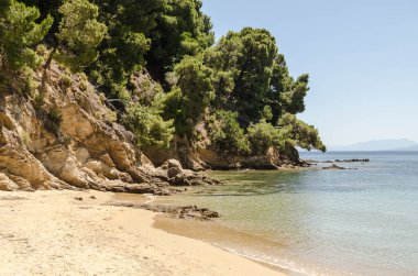 Evia Adası, Yunanistan - 28 Haziran. 2020: Yunanistan 'daki Skiathos adasının panoraması.