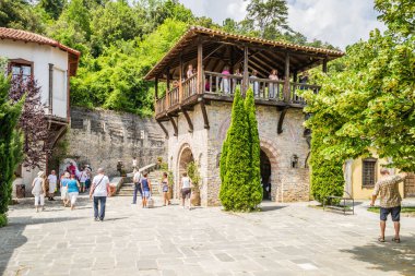 Leptokarya, Yunanistan - 07 Haziran 2018: Olympus - St. Dionysius Yeni Ortodoks Manastırı Litohoro Köyü .