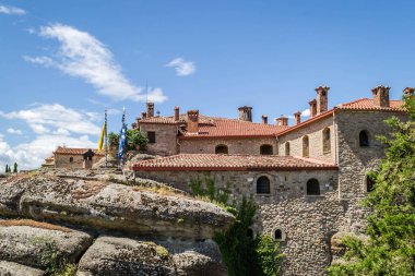 Yunanistan 'daki Meteor Dağı' nın kayalıklarında bulunan Büyük Meteor Ortodoks Manastırı manzarası, Haziran 2018.