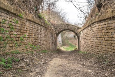 Petrovaradin Kalesi 'ndeki Savoy Prensi Eugene' in girişinin görüntüsü.