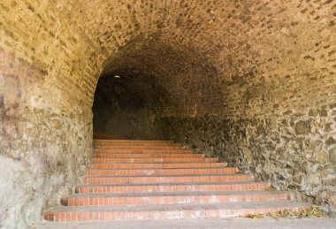 Petrovaradin kalesinin üst kısmına erişim.