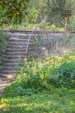 Yaya geçidi eski demiryolu üzerinde..