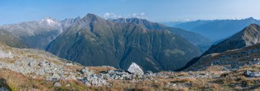 Gün batımında dağ manzarası, Hohe Tauern dağlarındaki Avusturya Alpleri 'nin tepesinde.