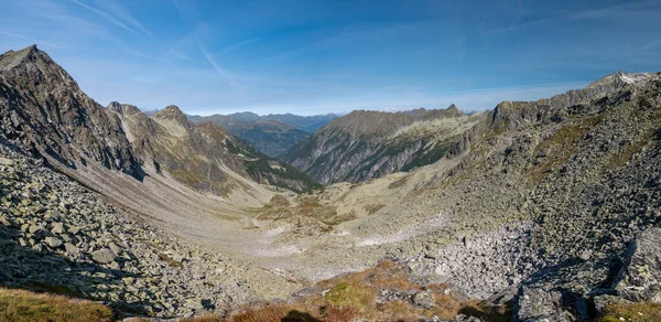 바라보는 산맥에 오스트리아 알프스의 — 스톡 사진