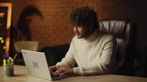 Irritated Curly Man Beating Table His Fist While Working Laptop — Stockvideo
