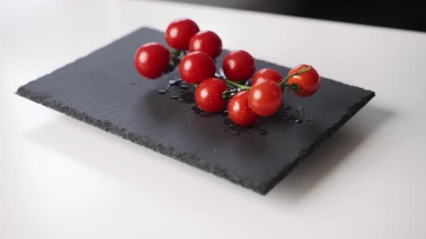 Slow Motion View Cherry Tomatoes Falling Plate Fresh Vegetables Demonstration — 图库视频影像