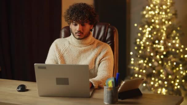 Young Man Knitted Sweater Working Christmas Holidays Indoor Footage Curly — Vídeo de Stock