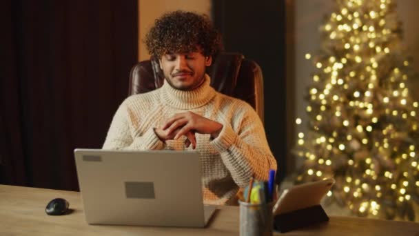 Curly Young Man Rubbing His Hands While Looking Laptop Screen — Vídeo de stock