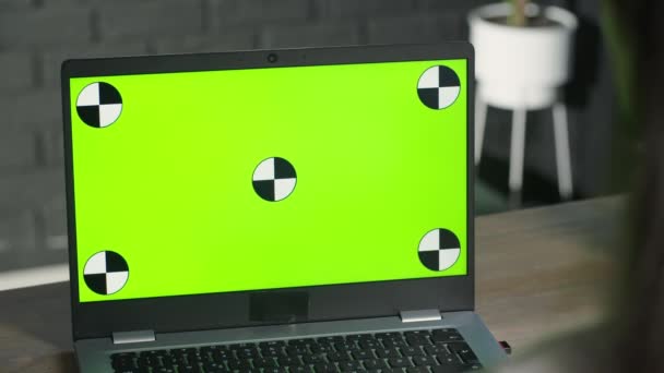 Girl Freelancer Uses Laptop Green Screen Work Remote Job Concept — Stockvideo