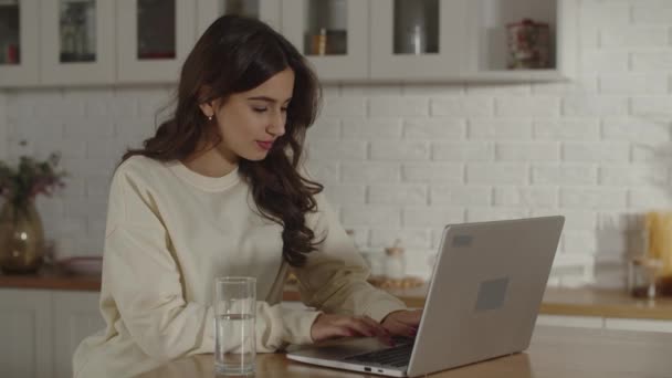 Business Lady White Sweater Actively Typing Keyboard Her Laptop Her — Vídeo de Stock