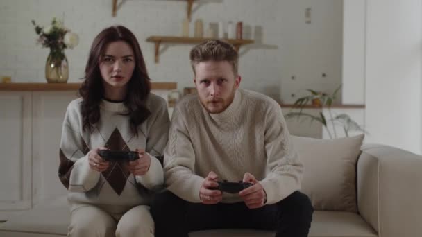 Competitive Couple Playing Video Games Together Young Man His Girlfriend — Wideo stockowe