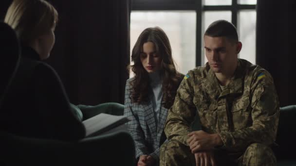 Soldat Ukrainien Souffrant Tspt Parle Souvenirs Négatifs Psychologue Militaire Une — Video