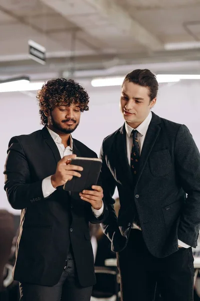 Curious Businessmen Watching Video Tablet Indoor Shot Coworkers Black Suits — Stock Photo, Image