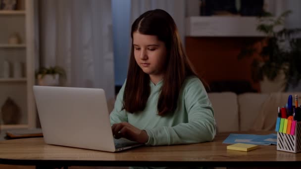 Little Girl Sitting Table Typing Computer Brunette Girl Sits Her — Stock Video