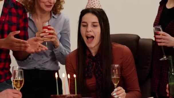 Long Haired Brunette Celebrating Her Birthday Office Colleagues Woman Festive — Stock Video