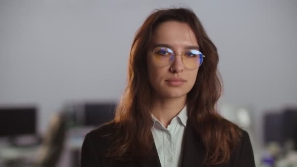 View Smiling Businesswoman Glasses Business Suit Close Shot Business Lady — Stock Video