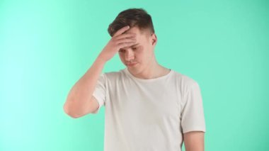 Hüsran ve kayıp duyguları yaşayan genç bir adam. Büyük miktarda para kaybetti. Başarısız planlar ya da çözülmemiş sorunlar yüzünden olumsuz duygular. Depresyon kavramı. Tamir edilemezlik hissi ve...