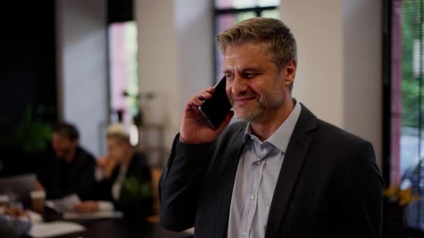 Concept Boss Big Company Call Smartphone His Partners Experienced Businessman — Stock Video