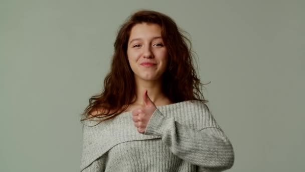 Atraktivní Herečka Nebo Modelka Výsledky Natáčení Portfolia Spokojena Učitelka Šťastně — Stock video