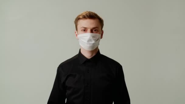 Młody Wirusolog Opuścił Laboratorium Badać Niebezpieczne Wirusy Facet Zdejmuje Medyczną — Wideo stockowe