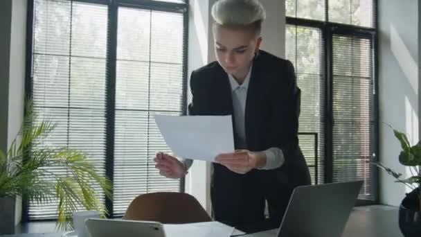 Blonde Hair Worker Woman Searching Important Documents Desktop Business Analytic — Stock Video