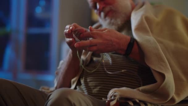 Homme Âgé Est Assis Dans Une Maison Soins Infirmiers Dans — Video
