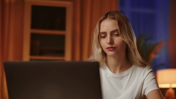 Upset Blonde Girl Enrollee Uses Laptop Waves Hands Disappointment Because — Stock Video