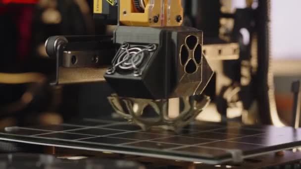 Eine Drucker Maschine Macht Volumen Geometrische Figur Der Arbeitsprozess Druck — Stockvideo