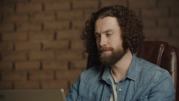 Close Man Working Laptop Calm Man Edits Text Online Thinks — Stock Video