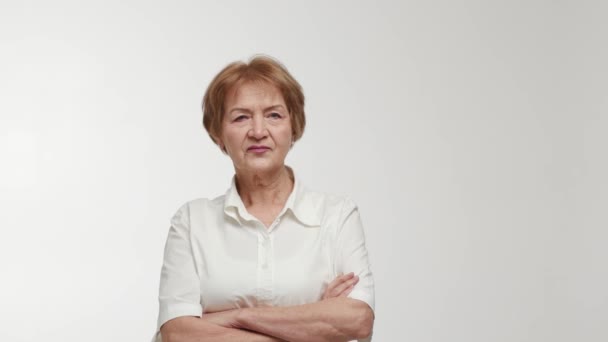 Elderly Businesswoman Crosses Arms Chest Turns Side Condescending Gaze Raises — Stock Video